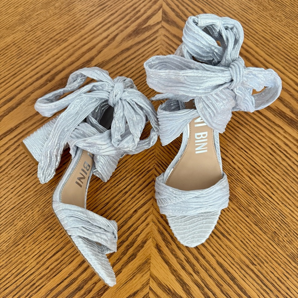 NEW GIANNI BINI Astraahh Glitter Metallic Ankle Wrap Sandals - Silver